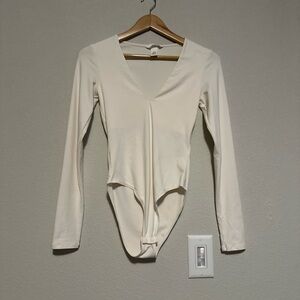 H&M Cream V-Neck Long Sleeve Bodysuit